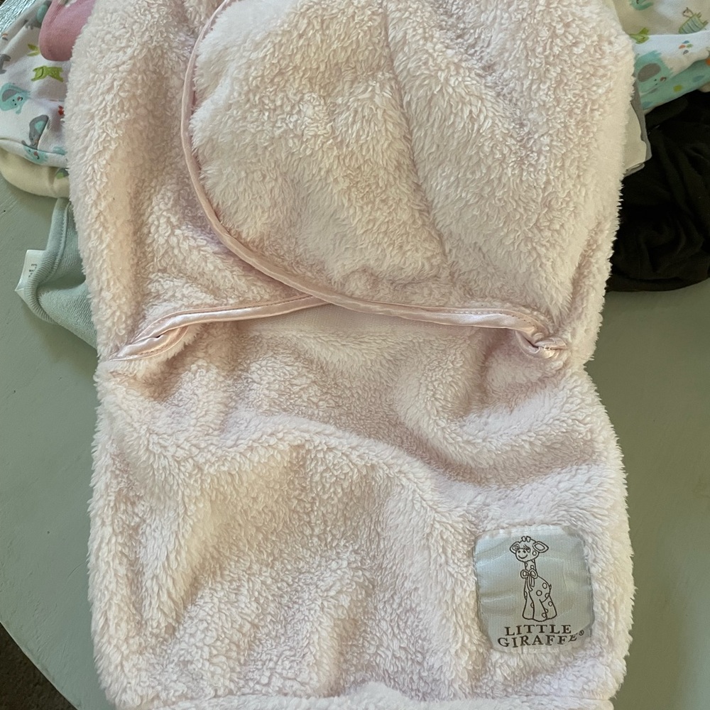 Little giraffe chenille stretch dream pod (pink)